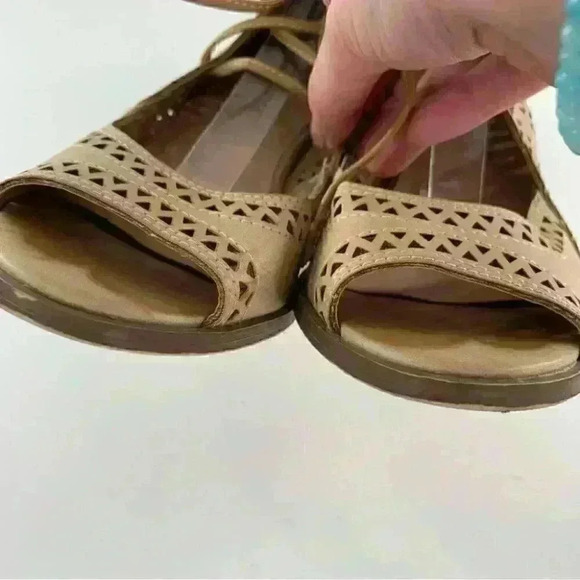 Restricted womens booties size 7.5 cream lace up laser cut Block heels - Picture 7 of 12